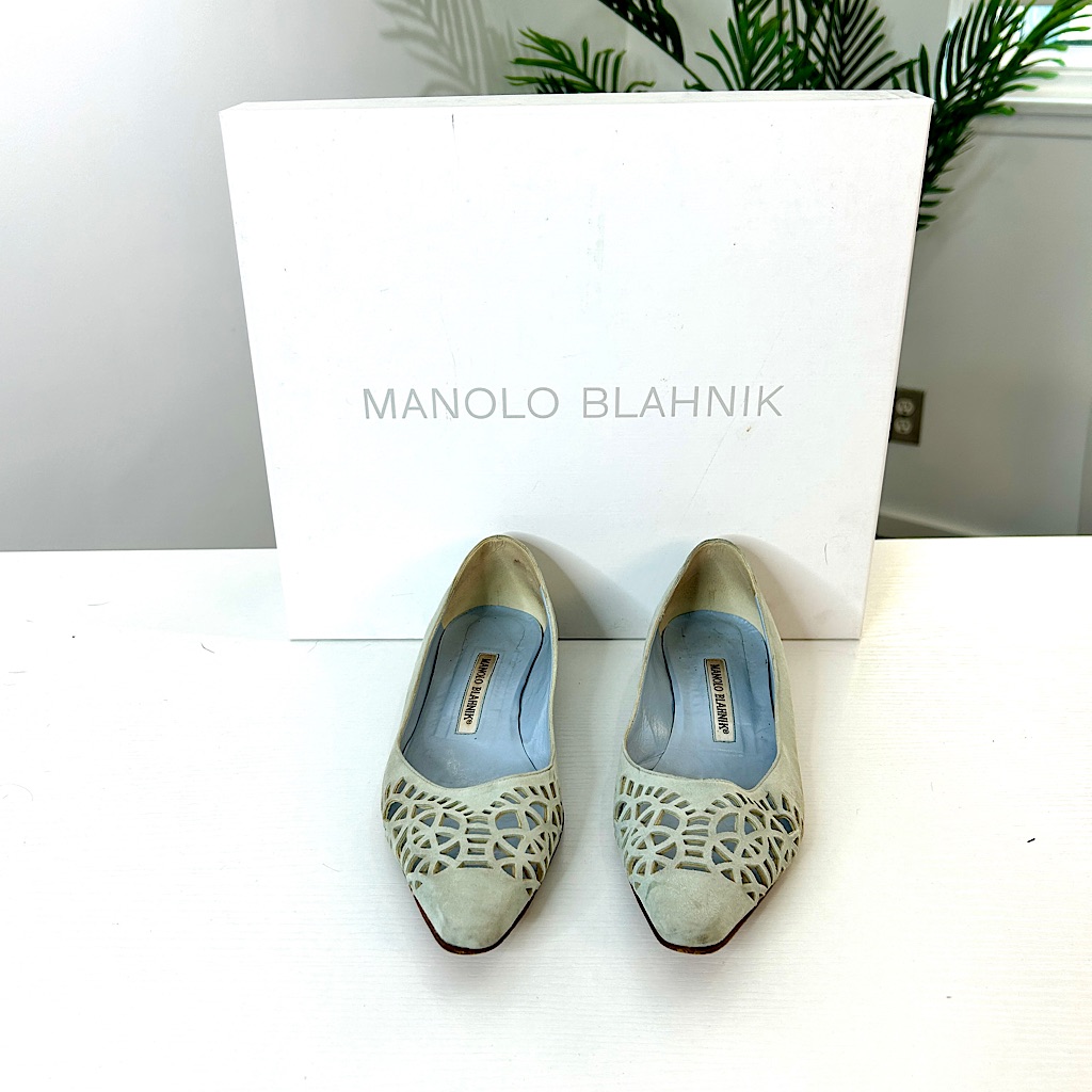 Manolo Blahnik Cream Flats With Cutout Design